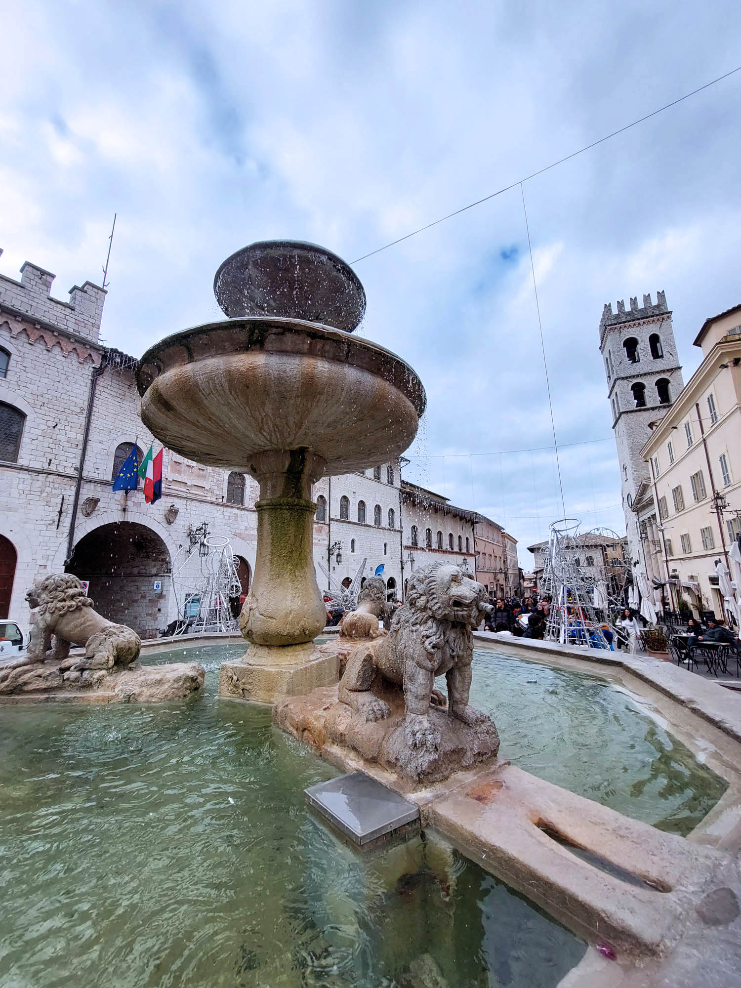 Piazza del Comune di Assisi Piazza del Comune di Assisi