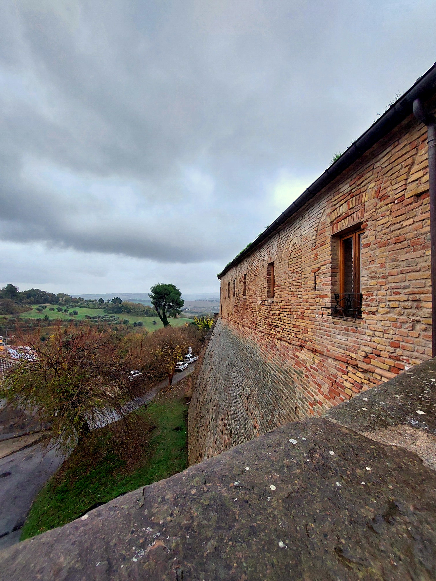 mura del borgo di Candelara