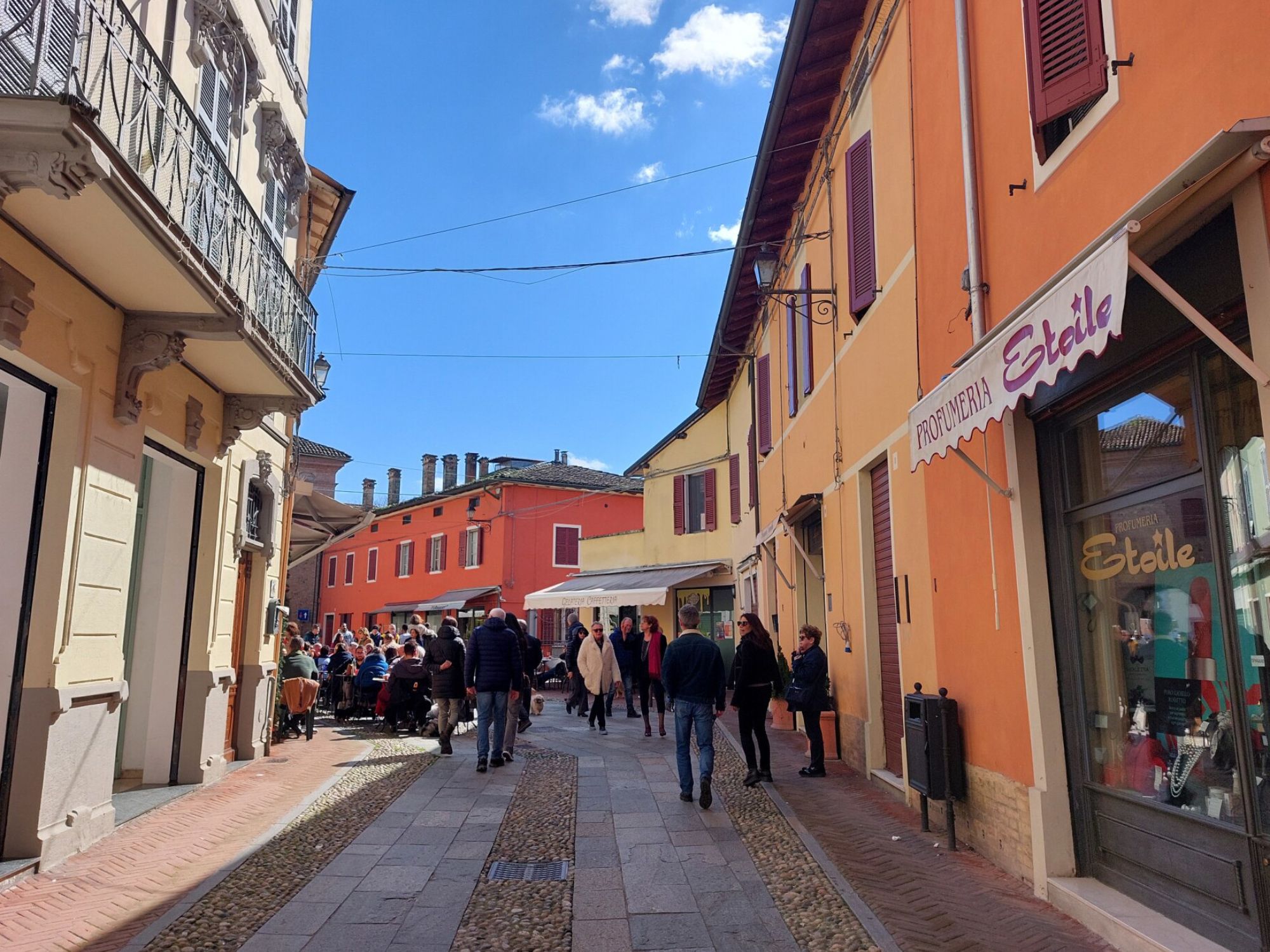 Negozi, bar e ristorantini Negozi, bar e ristorantini