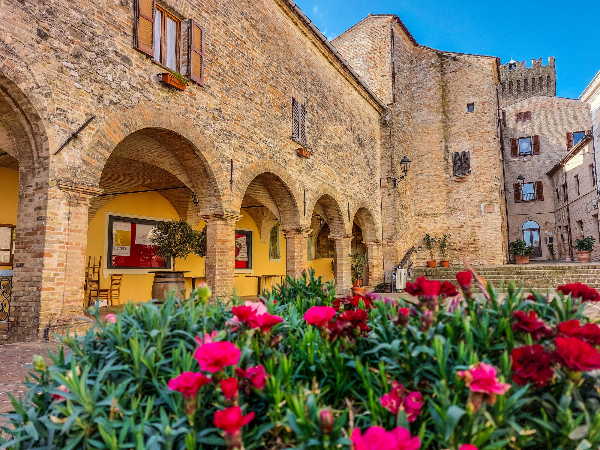 Piazza Castello di Moresco Piazza Castello di Moresco