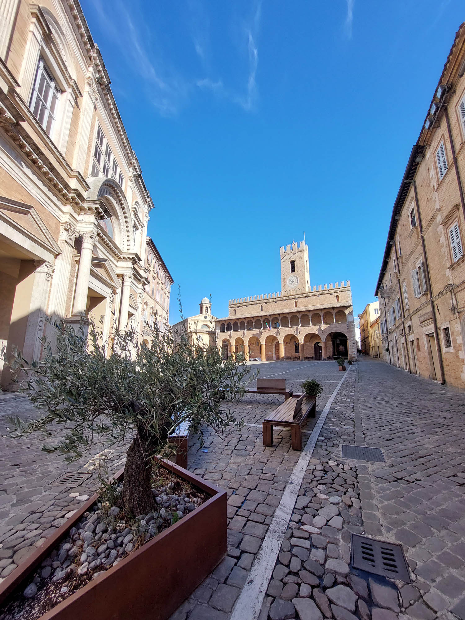 Piazza del Popolo a Offida