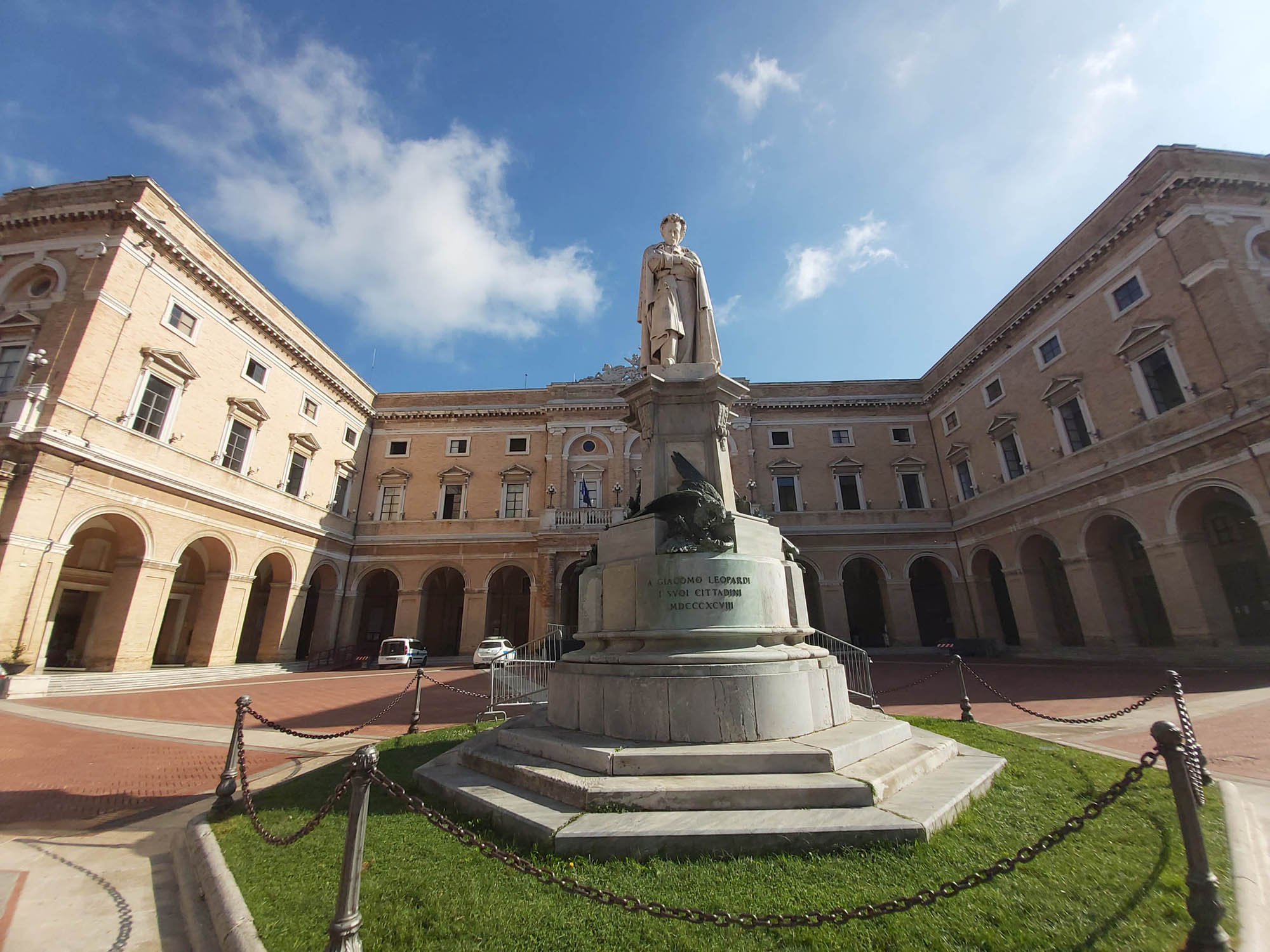 Monumento a Leopardi