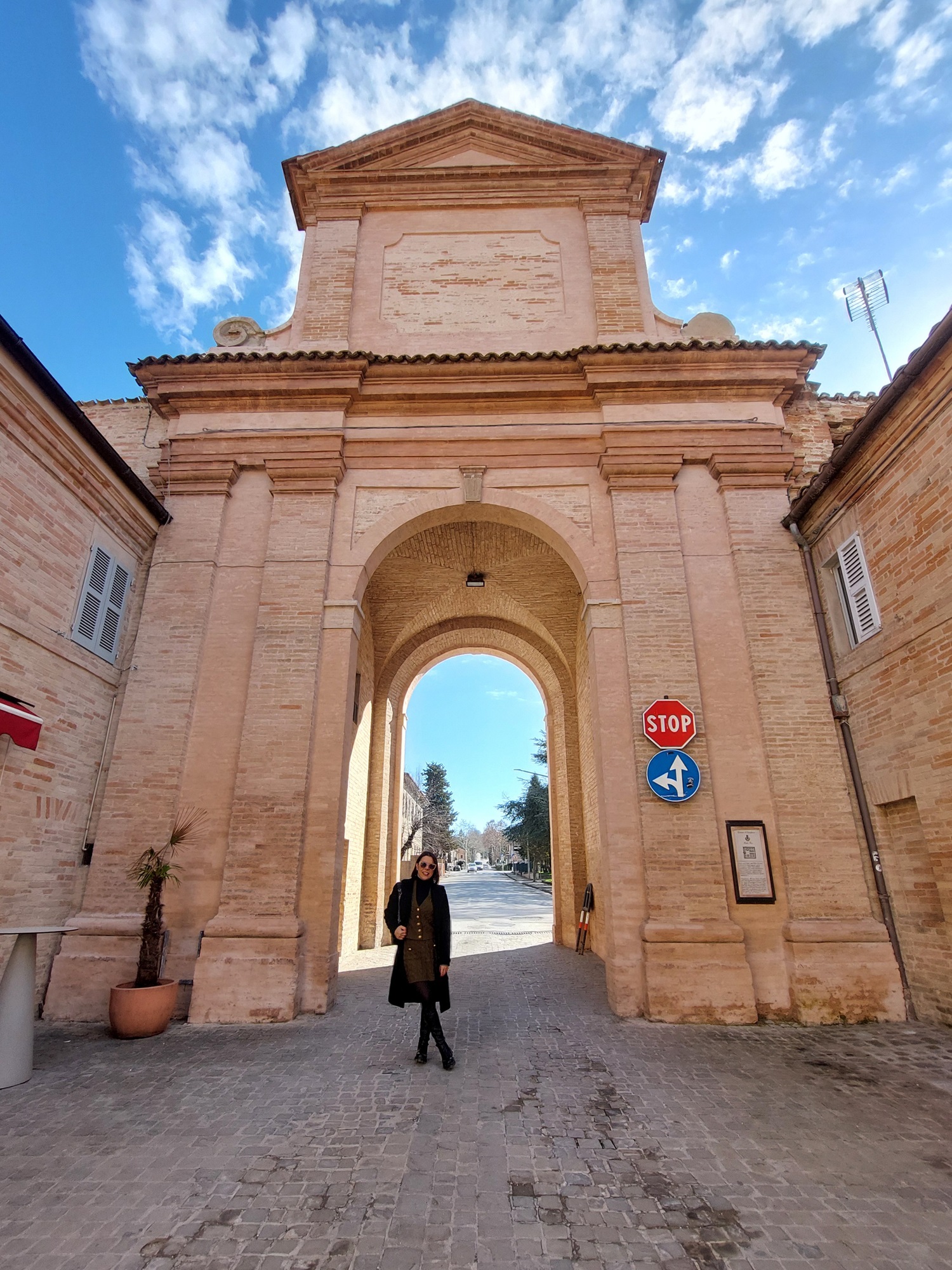 Porta Navarra (dall'interno del borgo) Porta Navarra (dall'interno del borgo)