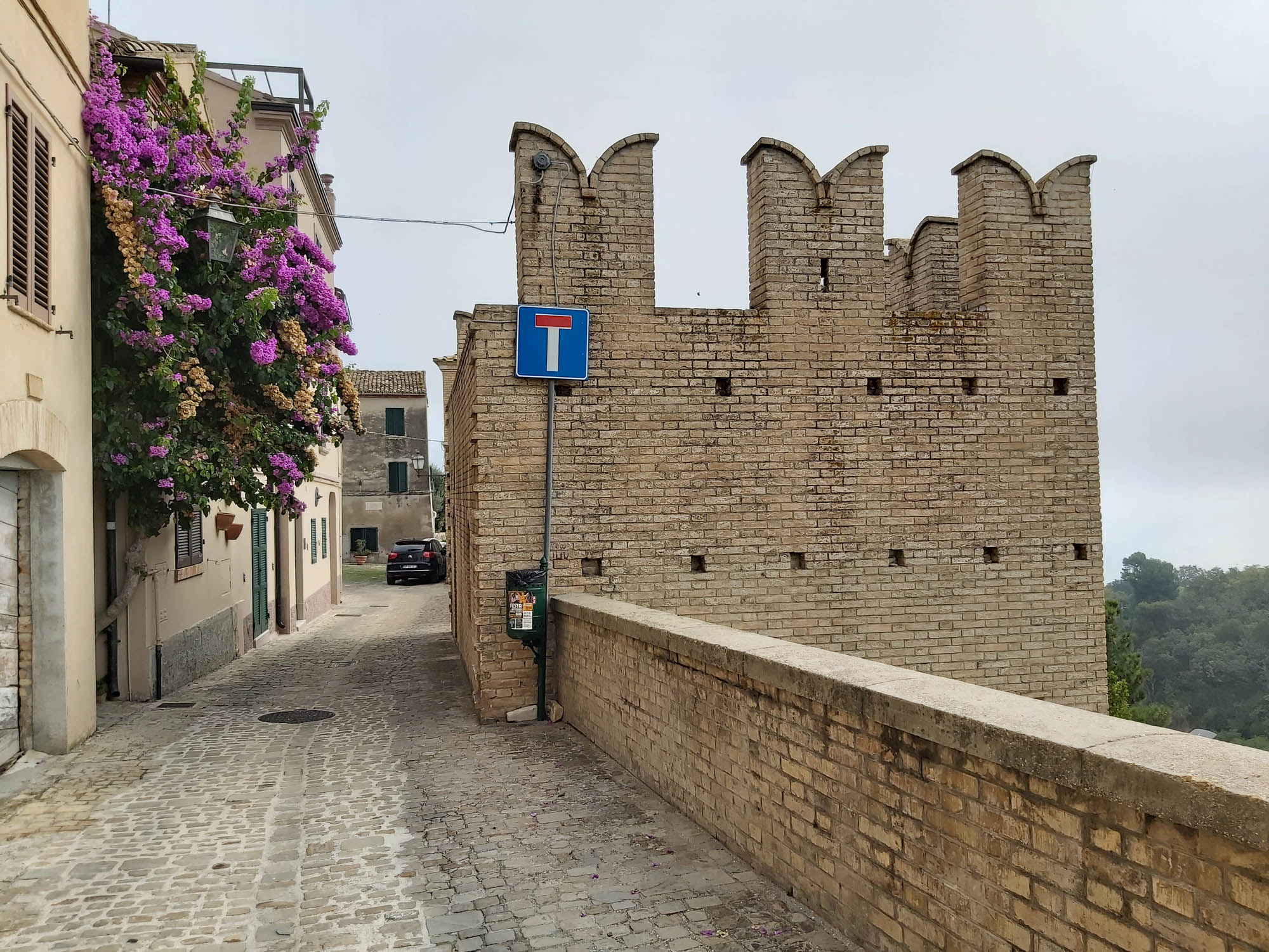 Torre merlata e cinta muraria Torre di Palme