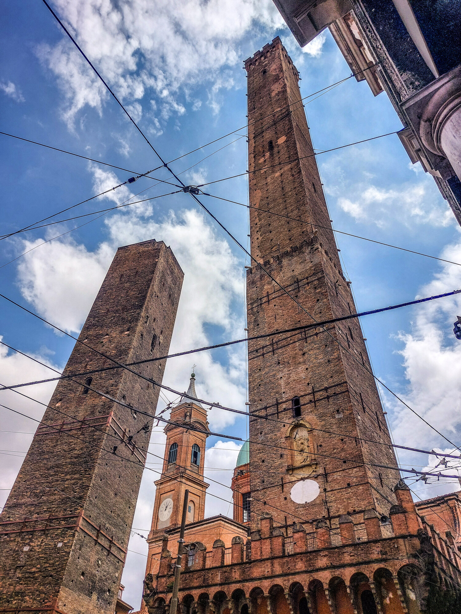 Le due Torri: Garisenda e degli Asinelli Le due Torri: Garisenda e degli Asinelli
