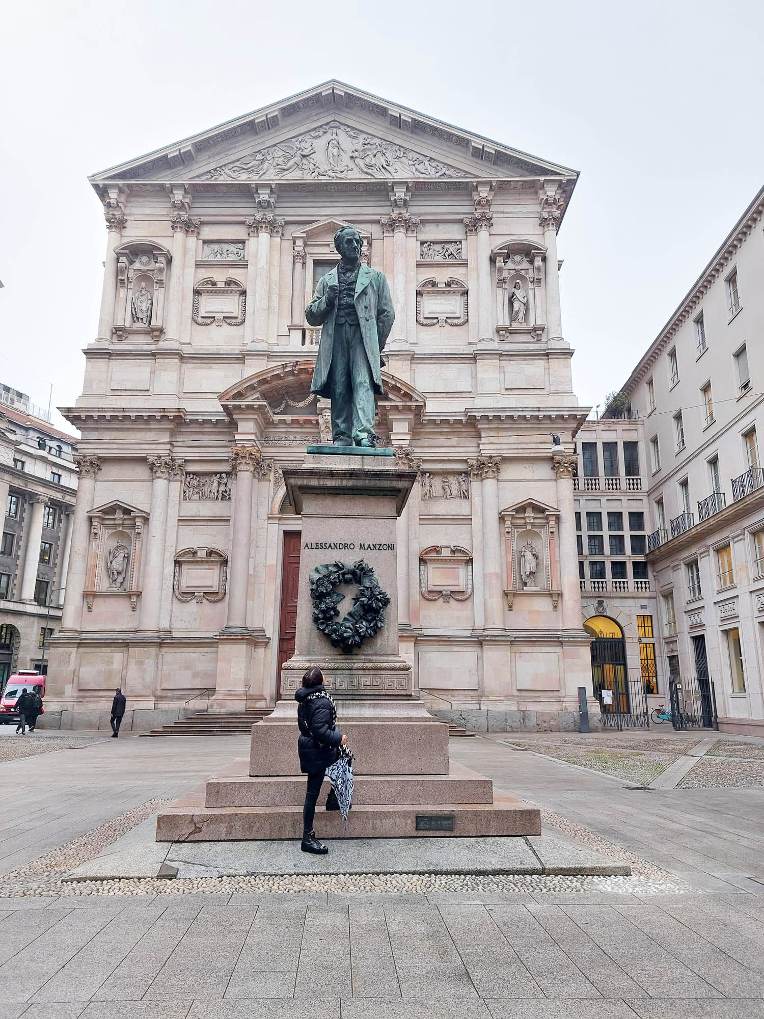 Monumento a Manzoni