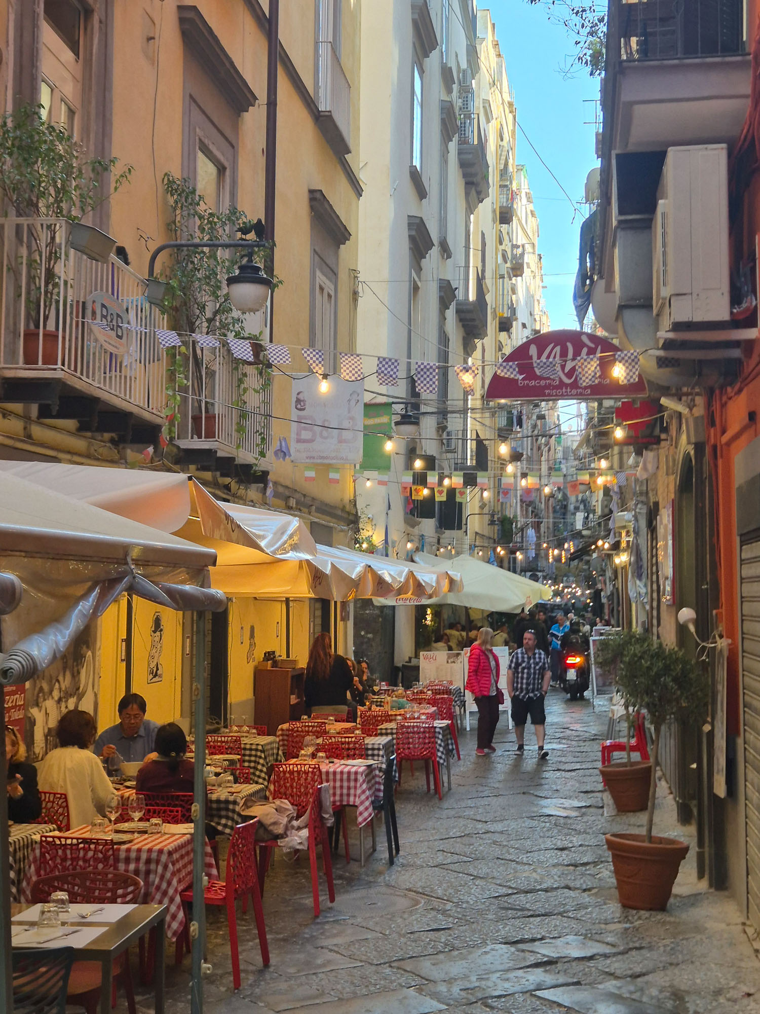 Ristorantini nei Quartieri Spagnoli