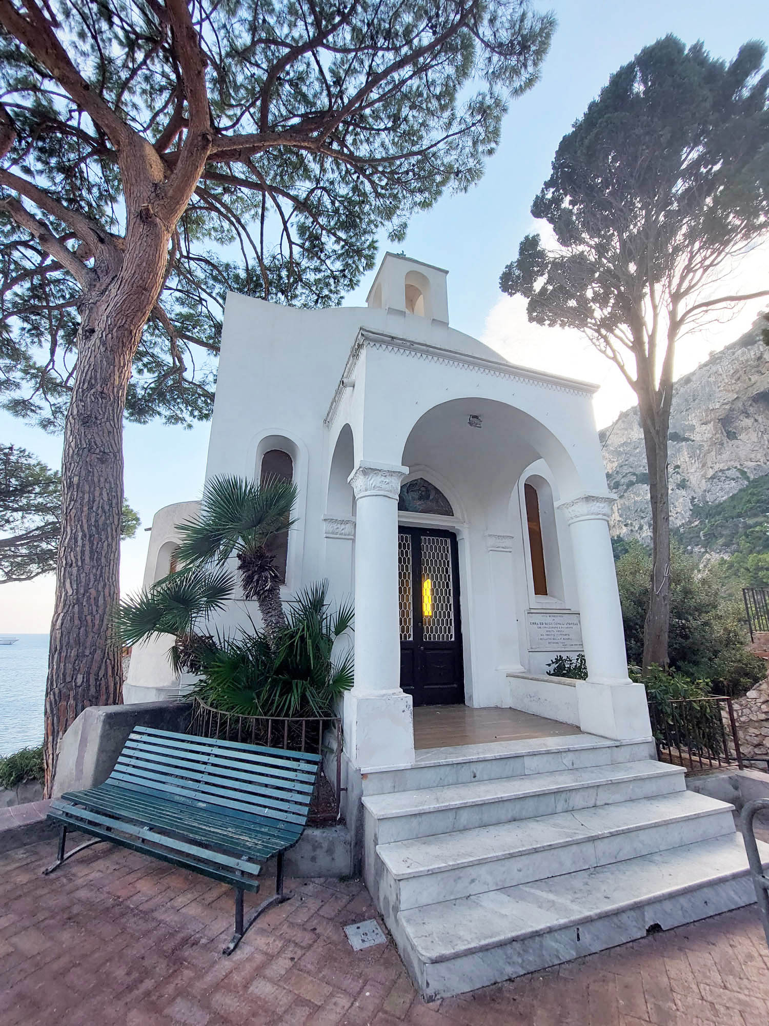 La chiesa degli innamorati a Capri La chiesa degli innamorati a Capri