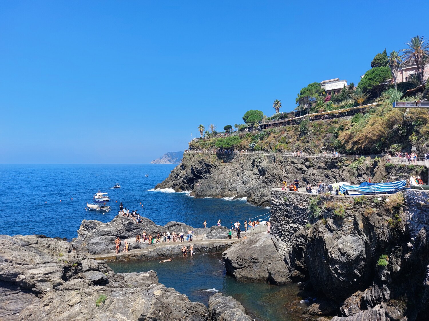 Manarola - la scogliera del porto