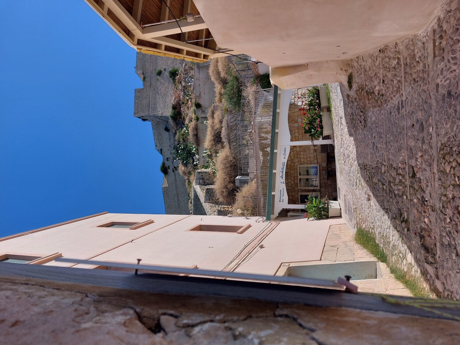 salita al borgo fino al castello di San Nicola salita al borgo fino al castello di San Nicola